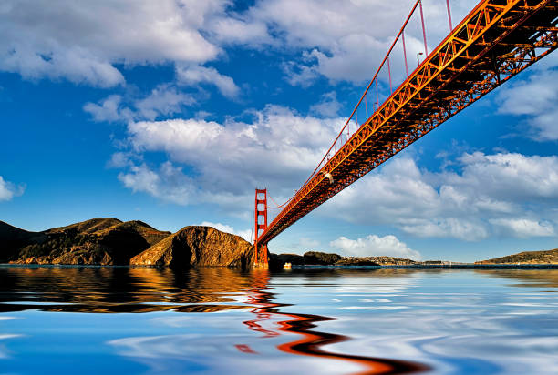 san francisco, usa - 1. januar 2017: blick auf die golden gate bridge von den marin headlands - golden gate bridge bridge weather california stock-fotos und bilder