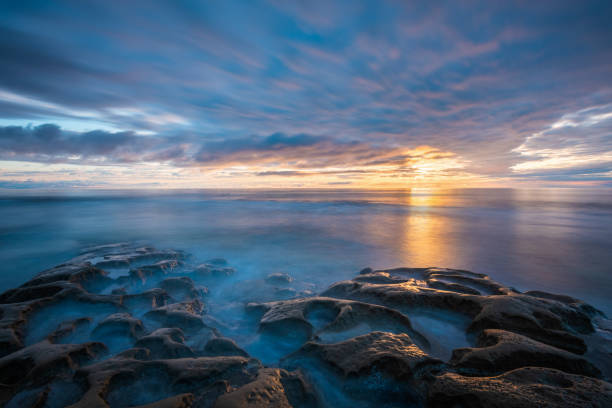 lunga esposizione al tramonto, alle tide pools a la jolla, san diego, california - la jolla cove foto e immagini stock