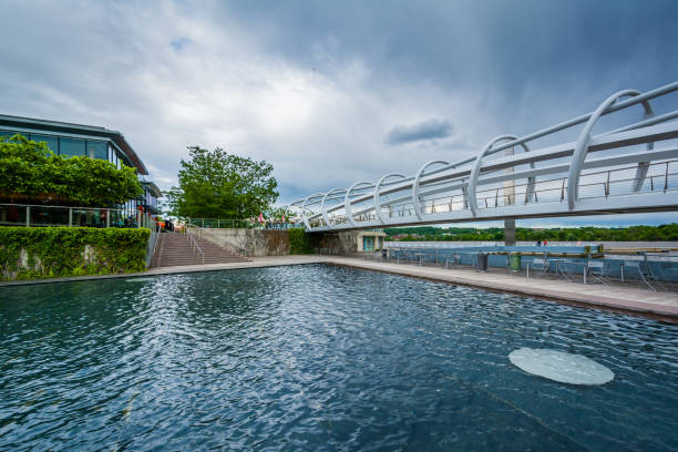 bridge at the yards park in the navy yard neighborhood of washington, dc. - 3615 imagens e fotografias de stock