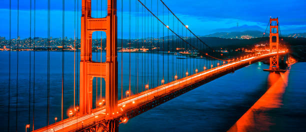 célèbre golden gate bridge - beach architecture golden gate bridge night photos et images de collection