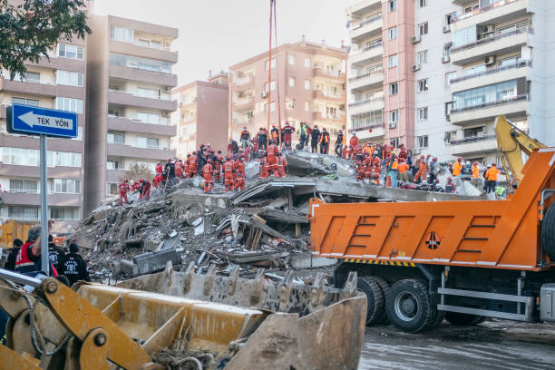 aardbeving 2020 in izmir, turkije. - earthquake turkey stockfoto's en -beelden