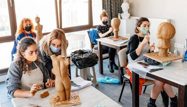 people making sculptures in art studio - sculpture clay human face human head imagens e fotografias de stock