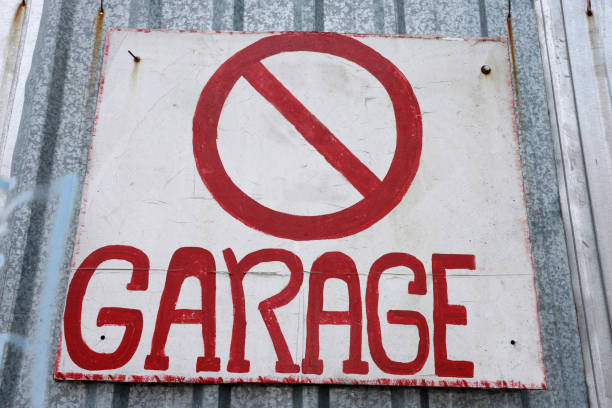 istock Garage vintage rusty metal sign 1284294532