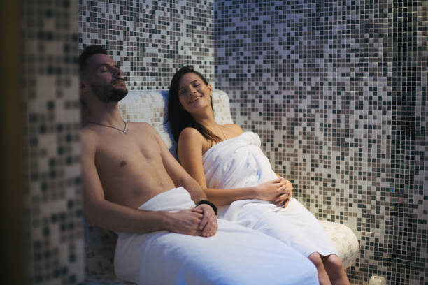 sauna - health spa couple spa treatment towel photos et images de collection
