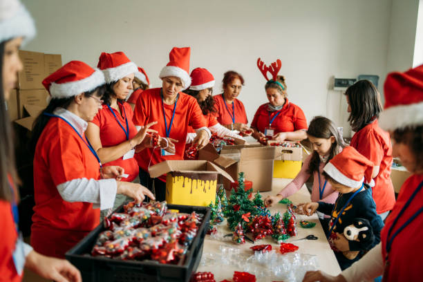 istock Volunteers during their work  in Christmas preparation 1284340233