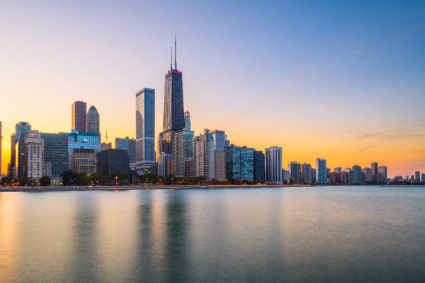 シカゴ、イリノイ州、ミシガン湖からアメリカのダウ��ンタウンのスカイライン - chicago ストックフォトと画像