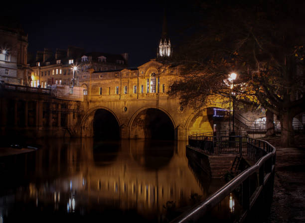 istock Pulteney Bridge Illuminated on an Autumn Night 1284442971