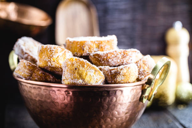 postre de pan conocido como rebanada de oro, rebanada de cordero, tostadas francesas, pan huevo, tostadas francesas, dolor perdu - pan perdu fotografías e imágenes de stock