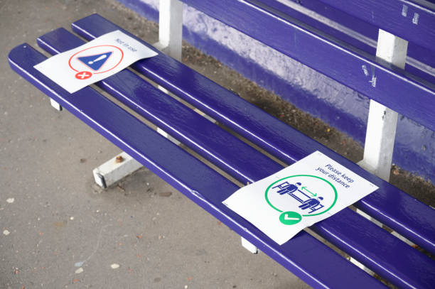 social distancing sign on seat at train station - letter m fotos imagens e fotografias de stock