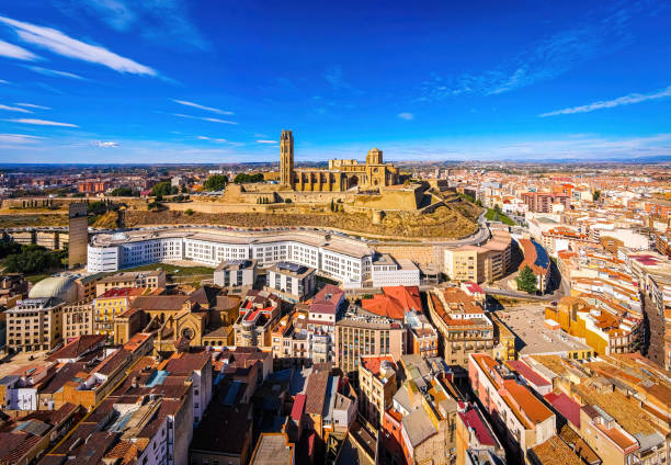 vista aérea de una catedral gótico-románica en lleida, una antigua ciudad de españa - cathedral church monument religion fotografías e imágenes de stock