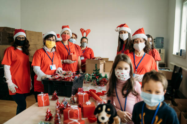 istock Volunteers working in a charity center 1284472744