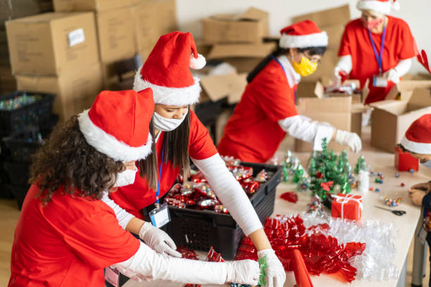 istock Volunteers packing Christmas gifts 1284472747