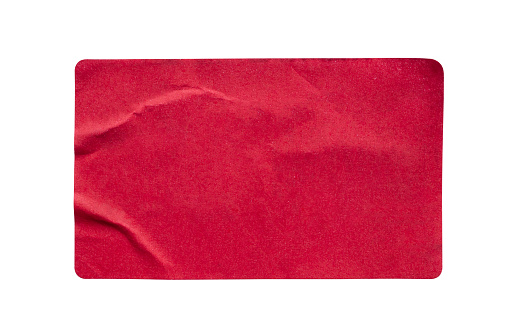 Etiqueta engomada de papel rojo aislada sobre fondo blanco photo
