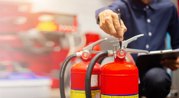 Engineer checking Industrial fire control system,Fire Alarm controller, Fire notifier, Anti fire.System ready In the event of a fire. Engineer checking Industrial fire control system,Fire Alarm controller, Fire notifier, Anti fire.System ready In the event of a fire. Notifier stock pictures, royalty-free photos & images