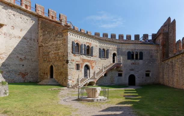 castelo medieval de soave - soave - fotografias e filmes do acervo