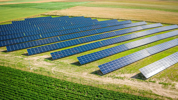 pannelli solari in campo in estate, vista aerea della polonia - solar power station solar energy sun clean foto e immagini stock
