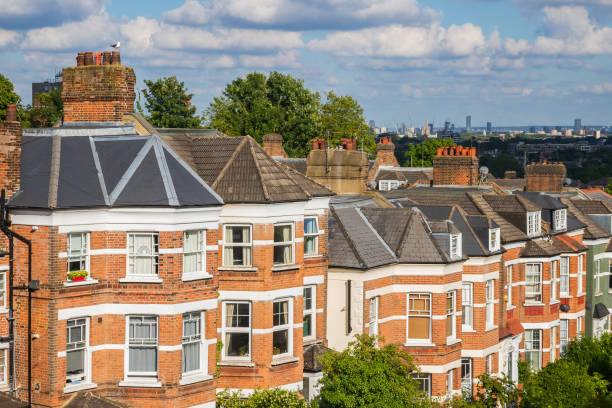 victoria maisons en terrasses avec baies vitrées à islington north, londres - window sash house bay window photos et images de collection