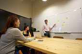 teamdiskussion-teamarbeit.jpg?b=1&s=170x170&k=20&c=thm-HlDLkMFSRlXH5k-mqmBBTYI5VZZJxvxXls1ecRo=