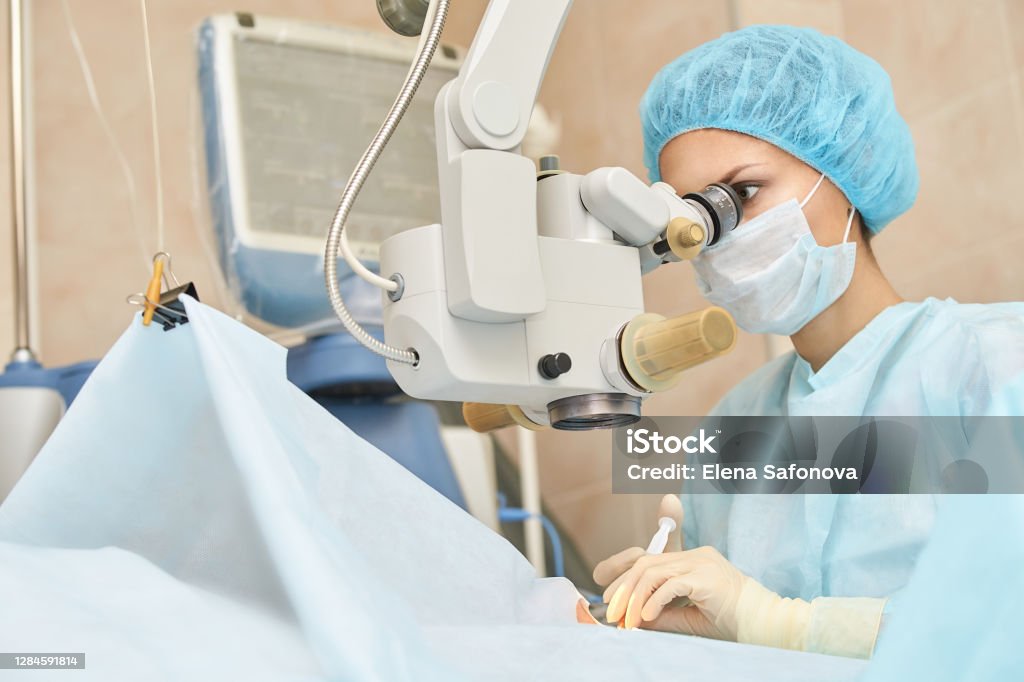 Silmätautien lasermikroskoopin toiminta. Lääkäri klinikalla. Potilaan silmähoito. Myopia ja kaihi - Rojaltivapaa avainsanalla Dermatologia ja tyyppiä Kuvapankin valokuva Silmätautien lasermikroskoopin toiminta. Lääkäri klinikalla. Potilaan silmähoito. Myopia ja kaihi - Rojaltivapaa avainsanalla Dermatologia ja tyyppiä Kuvapankin valokuva