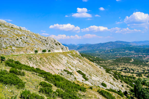 istock View of the town from the hill 1284605171