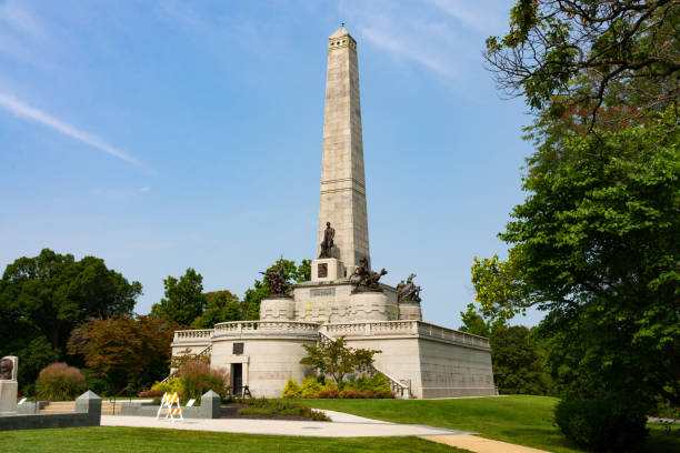 istock Lincoln's Tomb 1284615589