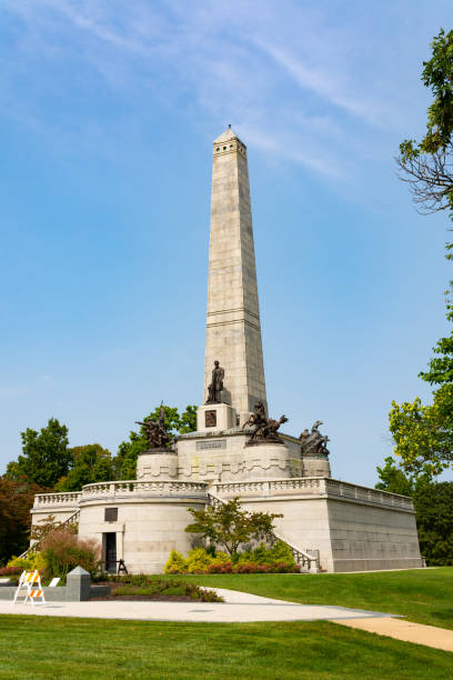istock Lincoln's Tomb 1284616600