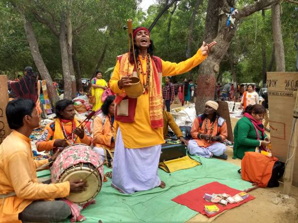baul sur shantiniketan - folk song photos et images de collection