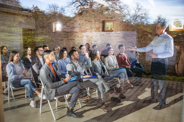 istock Yes colleague, tell us your ideas! 1284695179
