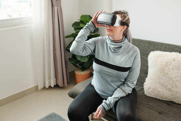 istock Pregnant woman wearing VR headset 1284725067