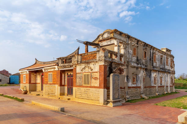 beishan old casa de estilo occidental en kinmen, taiwán - the western wall wall east city fotografías e imágenes de stock