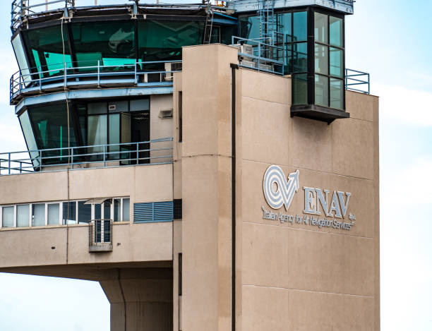 torre de control de tráfico aéreo enav - ats fotografías e imágenes de stock
