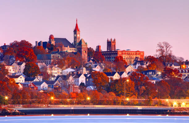 Fall Rive Ri 80+ Fall River fotos de stock, imagens e fotos royalty-free - iStock