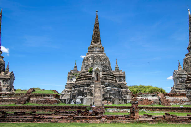 wat phra sri sanphet jest ważną i historyczną atrakcją w prowincji ayutthaya w tajlandii. - sanphet palace zdjęcia i obrazy z banku zdjęć