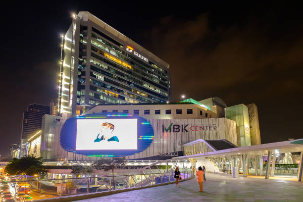 the new renovated of mbk shopping center. mbk is a big shopping mall, restaurants, it product, mobile phone, and service. - mbk imagens e fotografias de stock