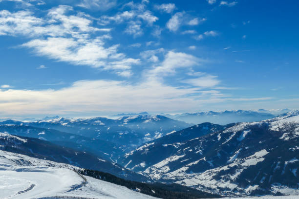 katschberg - una vista panorámica de los alpes nevados en austria - snowboard apres ski snow nobody fotografías e imágenes de stock