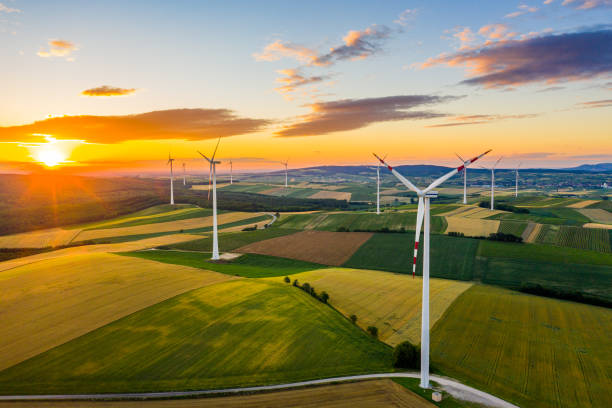 elektrownia wiatrowa o wschodzie słońca - scenics landscape windmill sunrise zdjęcia i obrazy z banku zdjęć