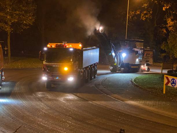 fräsasphalt zur erneuerung - traffic circle audio stock-fotos und bilder