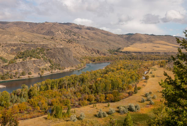 istock Scenic Snake River Canyon Idaho in Autumn 1284800761
