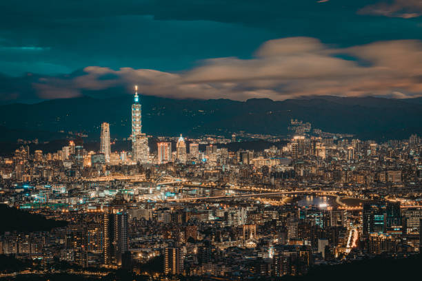 Beautiful cityscape of Taipei at dusk, Taiwan Sony A7RIII taipei photos stock pictures, royalty-free photos & images