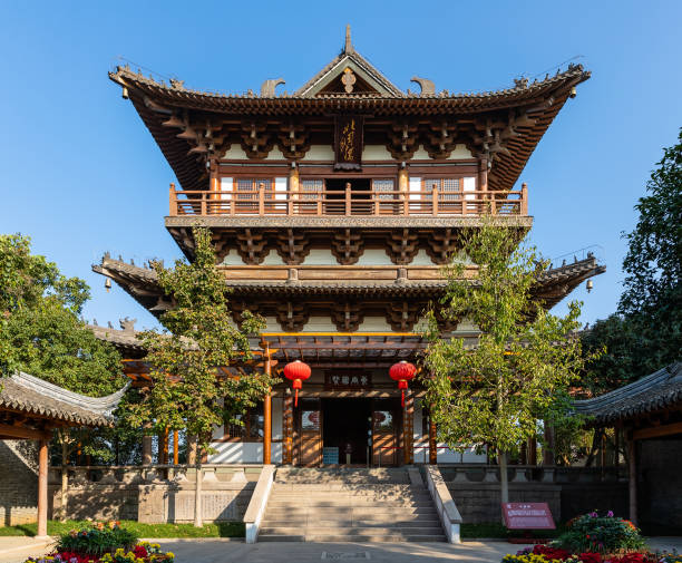 château historique de beigu réhabilité sur le mont beigu - zhenjiang photos et images de collection