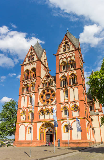 歴史都市リンブルフ・アン・デア・ラーンの聖ジョージ大聖堂 - st george flag architecture famous place ストックフォトと画像