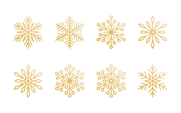 ilustraciones, imágenes clip art, dibujos animados e iconos de stock de colección de copos de nieve de navidad aislada sobre fondo blanco. bonitos iconos de nieve degradados de oro con silueta intrincada. bonito elemento decorativo de garólo de línea para estandarte de año nuevo, tarjetas u ornamento - intricacy snowflake pattern winter
