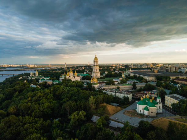 istock View to the Kyiv Pechersk Lavra monastery. 1284909487