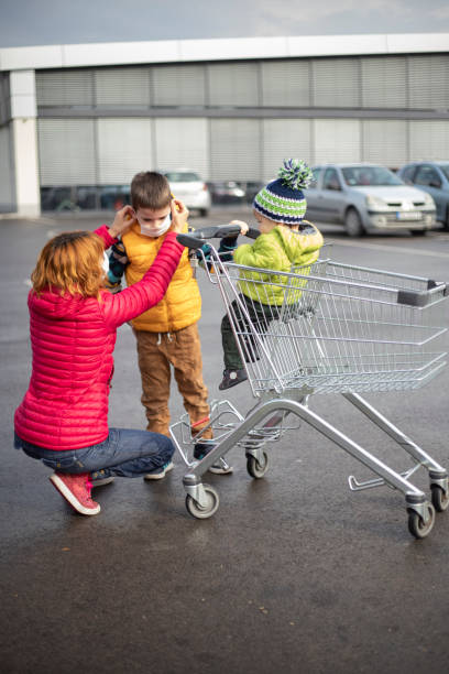 istock Preparation for grocery shopping 1284919335