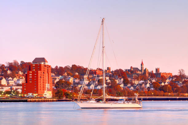 Fall Rive Ri 70+ Fall River Fotografías de stock, fotos e imágenes libres de ...