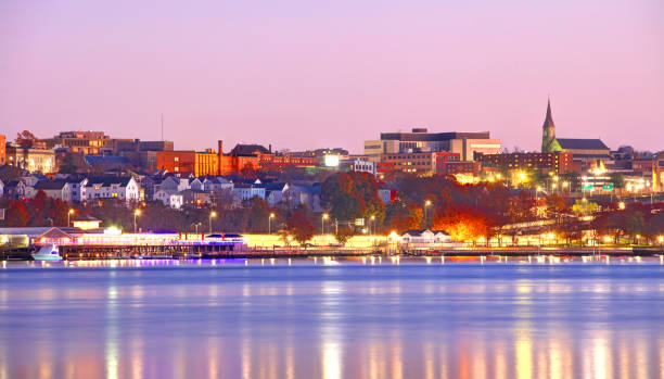 Fall Rive Ri 80+ Fall River fotos de stock, imagens e fotos royalty-free - iStock