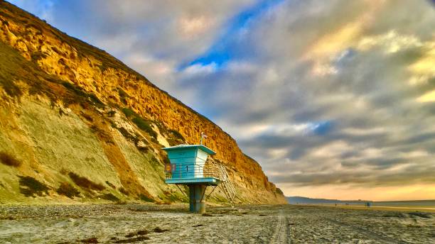 lifeguard hut beside the cliffs walking at torrey pines state beach, del mar, ca - usa torrey pines tree stock pictures, royalty-free photos & images