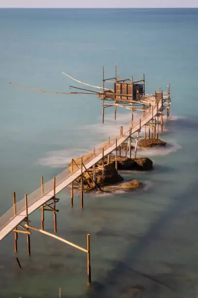 Along the southern coast of the Abruzzo coast, between Ortona and Vasto, the famous trabocchi, ancient houses that fishermen used to fish, rise as sentinels on the sea