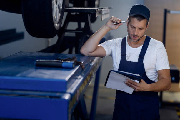 istock Let's see what is supposed to be repaired today! 1284969510