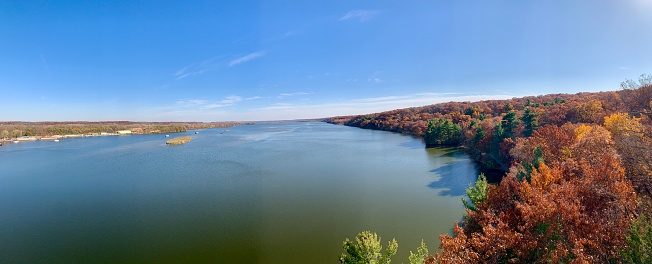 Panoramic view of Illinois River at Starved Rock State Park in Illinois, USA.